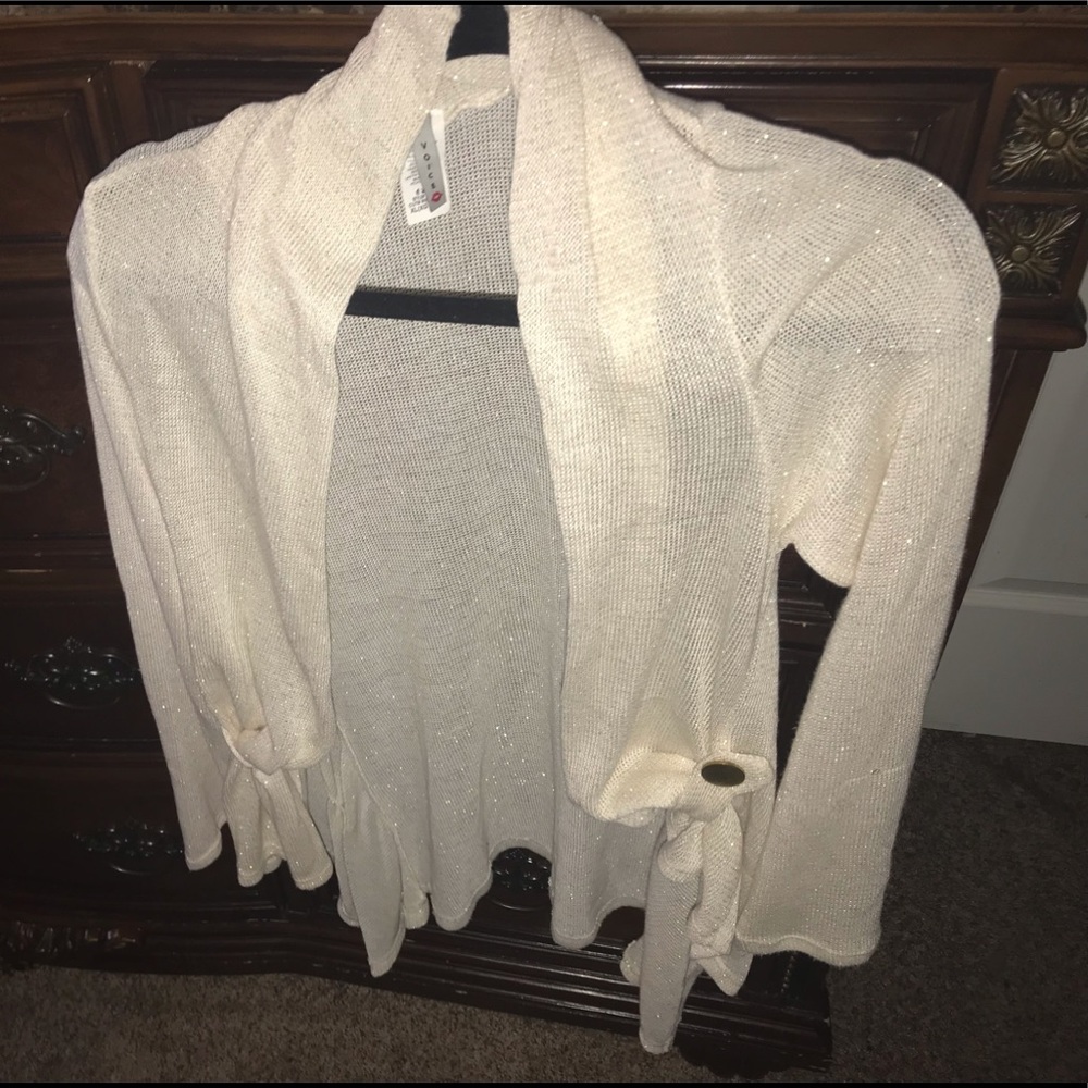1x Women’s Gold & Cream Cardigan